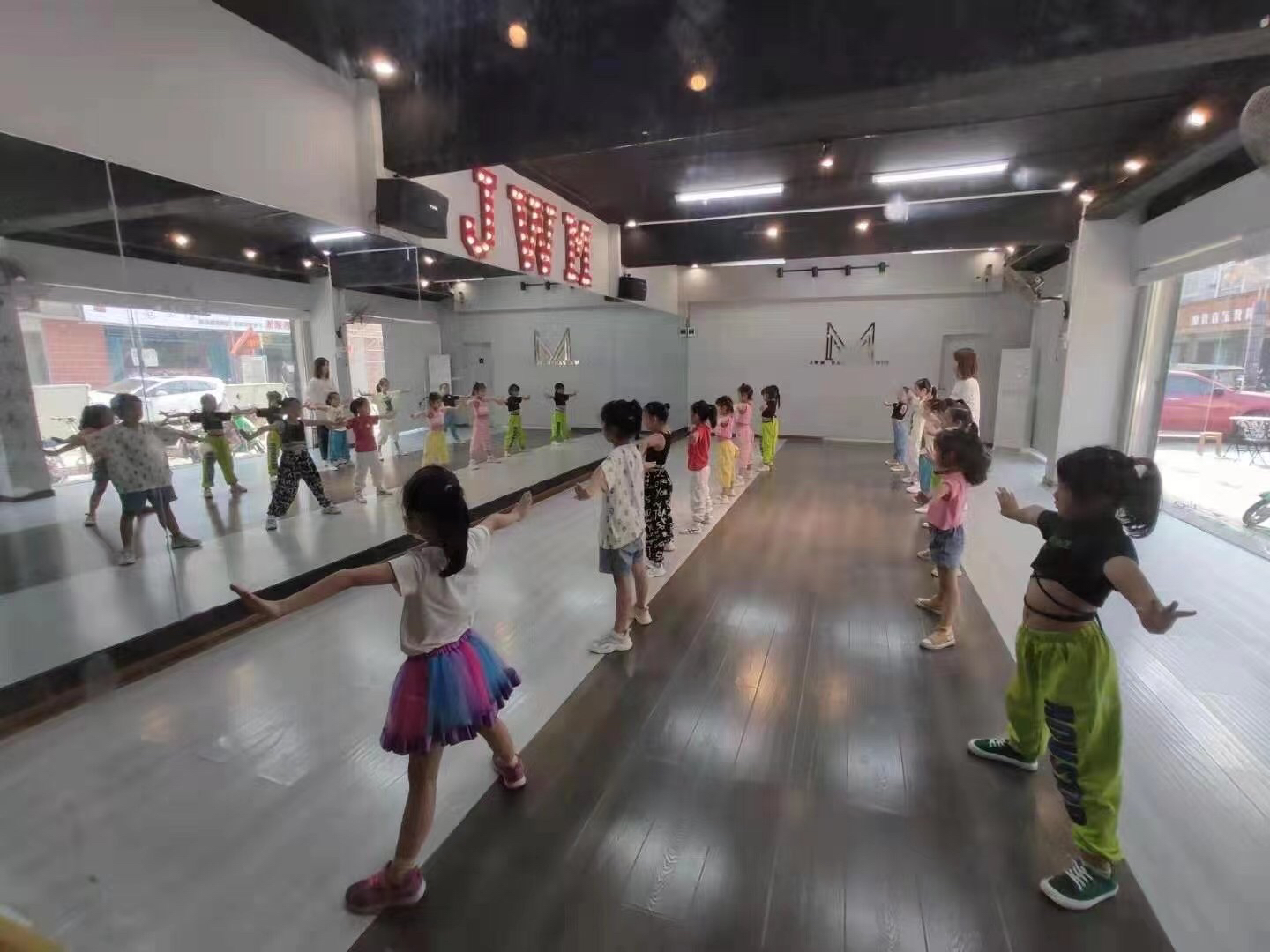 精舞门火热招生中